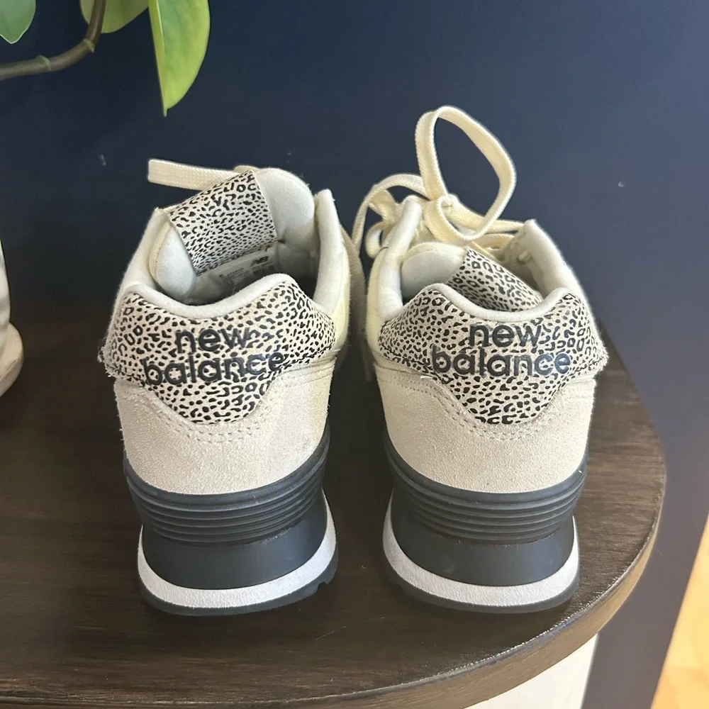 New Balance 574 Women's Beige and Black Sneakers - Picture 4 of 4